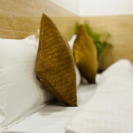 Hotel Relax In - Noida Sector 18 Dış mekan fotoğraf