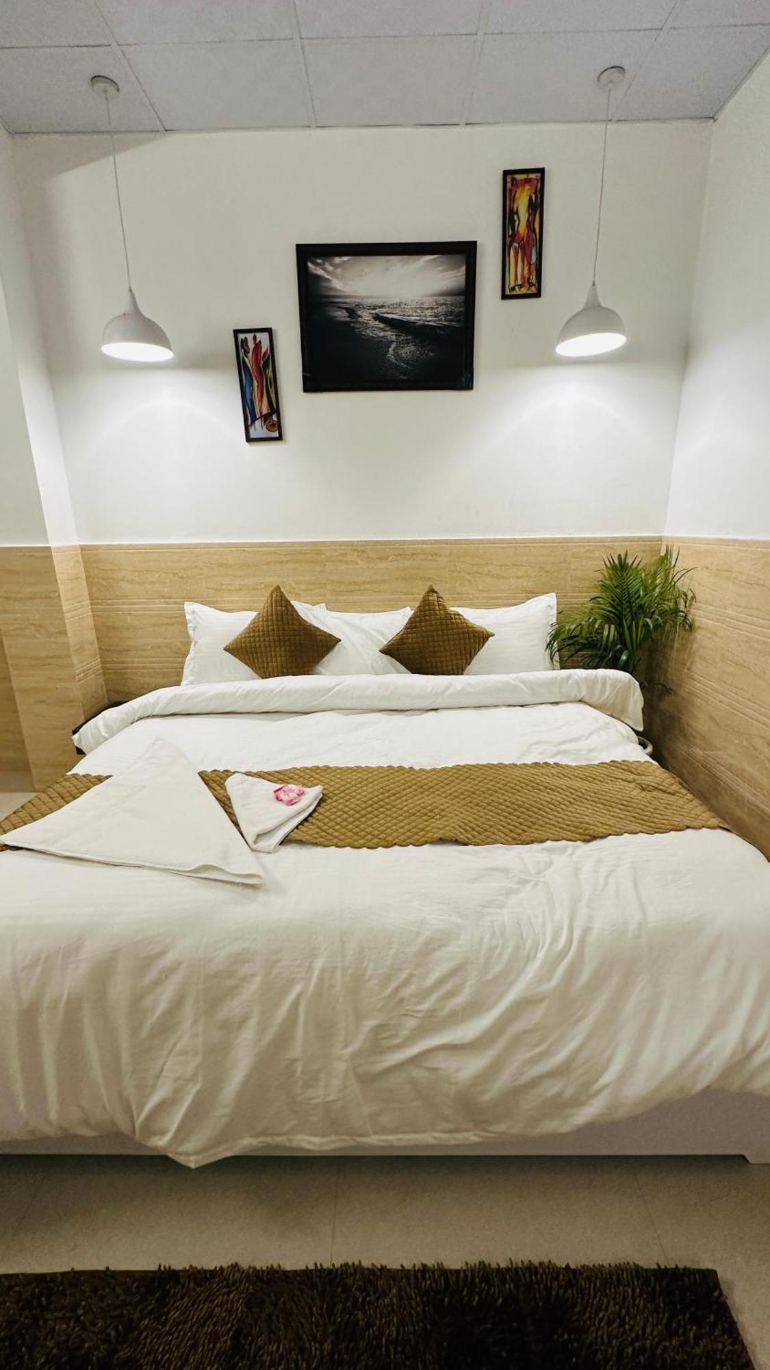 Hotel Relax In - Noida Sector 18 Dış mekan fotoğraf