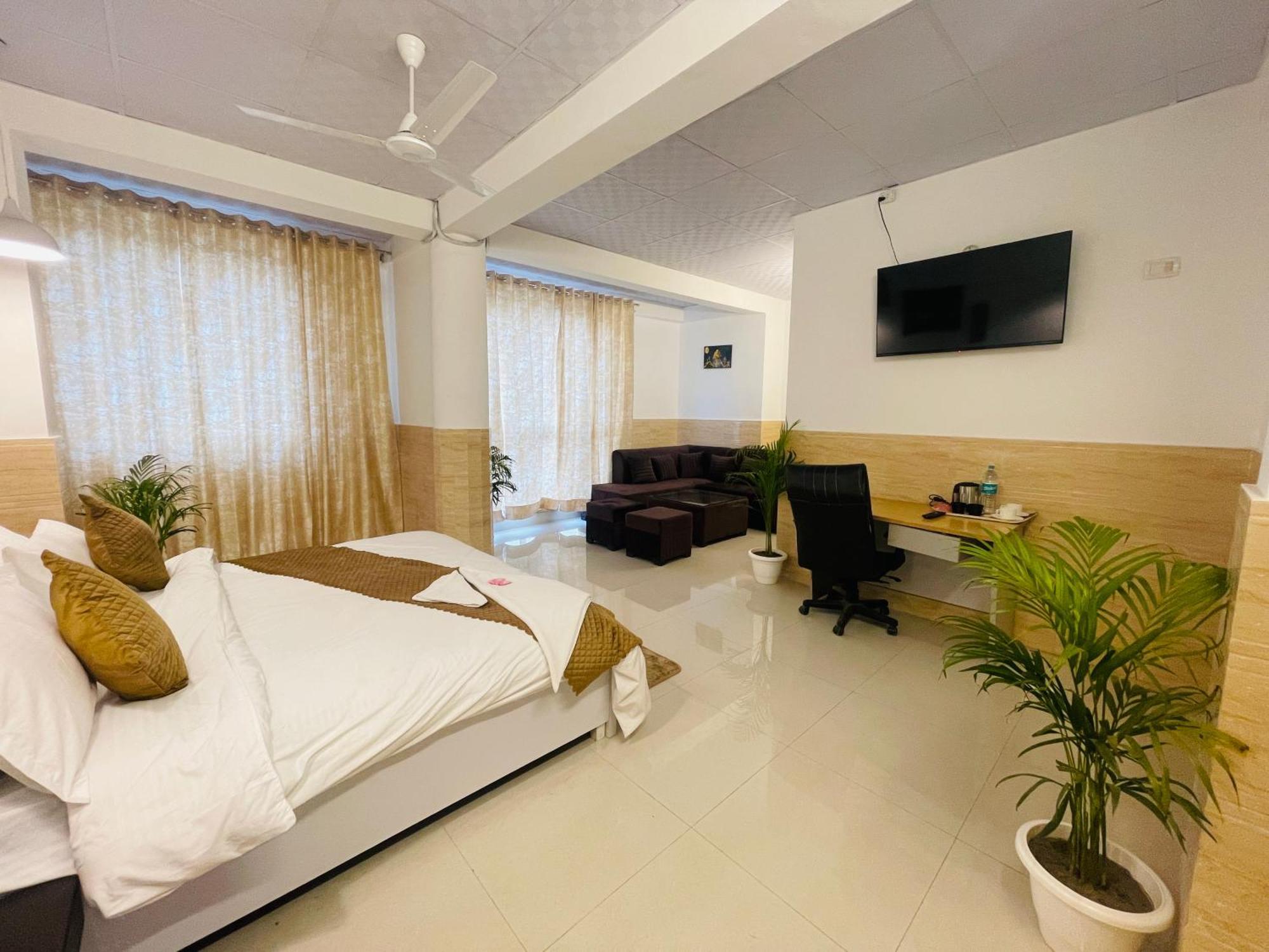 Hotel Relax In - Noida Sector 18 Dış mekan fotoğraf