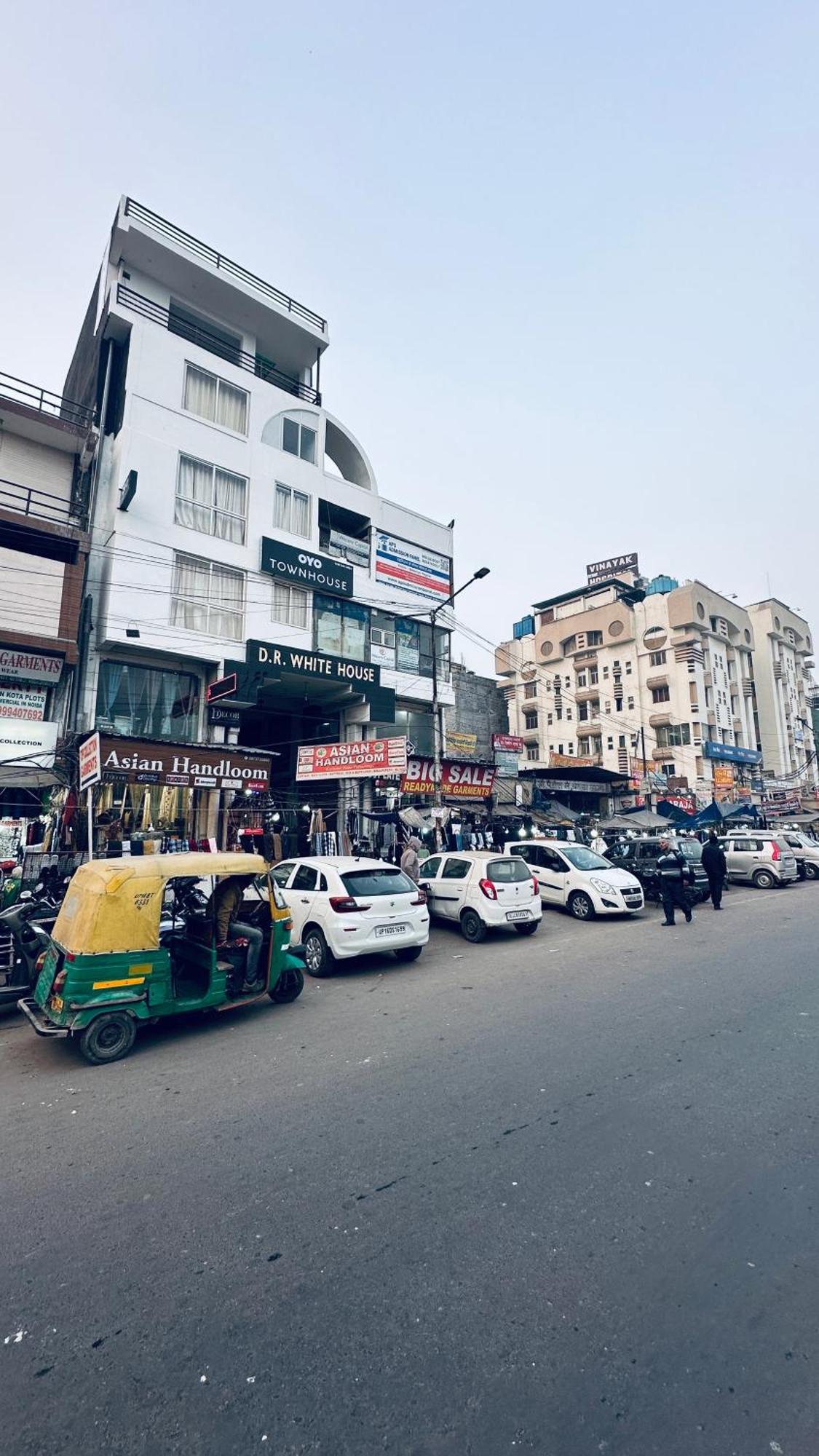 Hotel Relax In - Noida Sector 18 Dış mekan fotoğraf