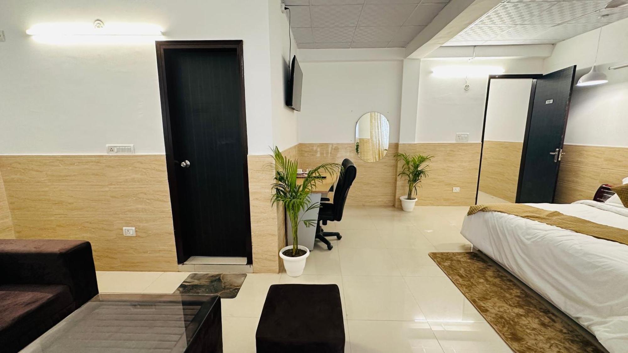 Hotel Relax In - Noida Sector 18 Dış mekan fotoğraf