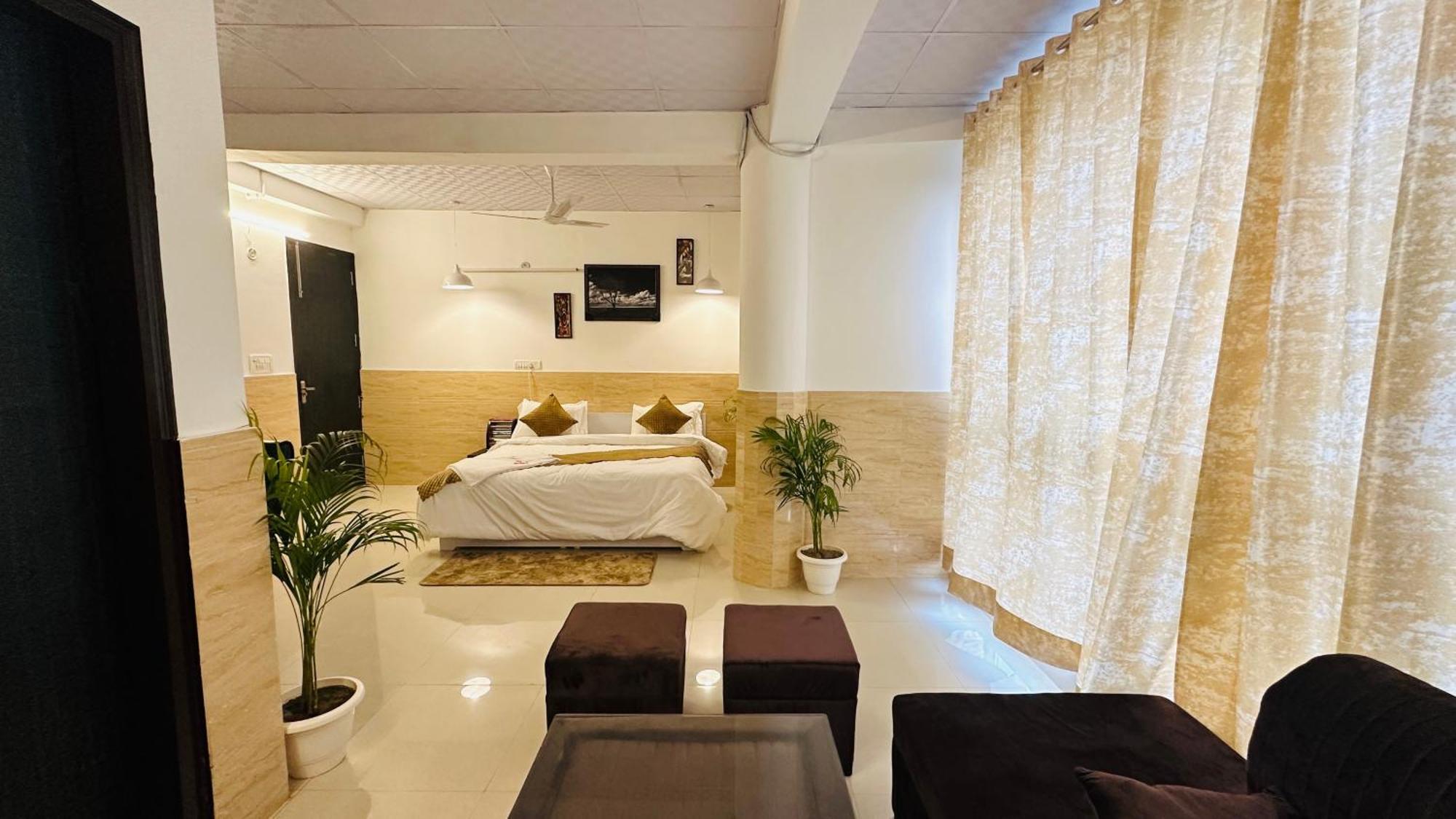Hotel Relax In - Noida Sector 18 Dış mekan fotoğraf