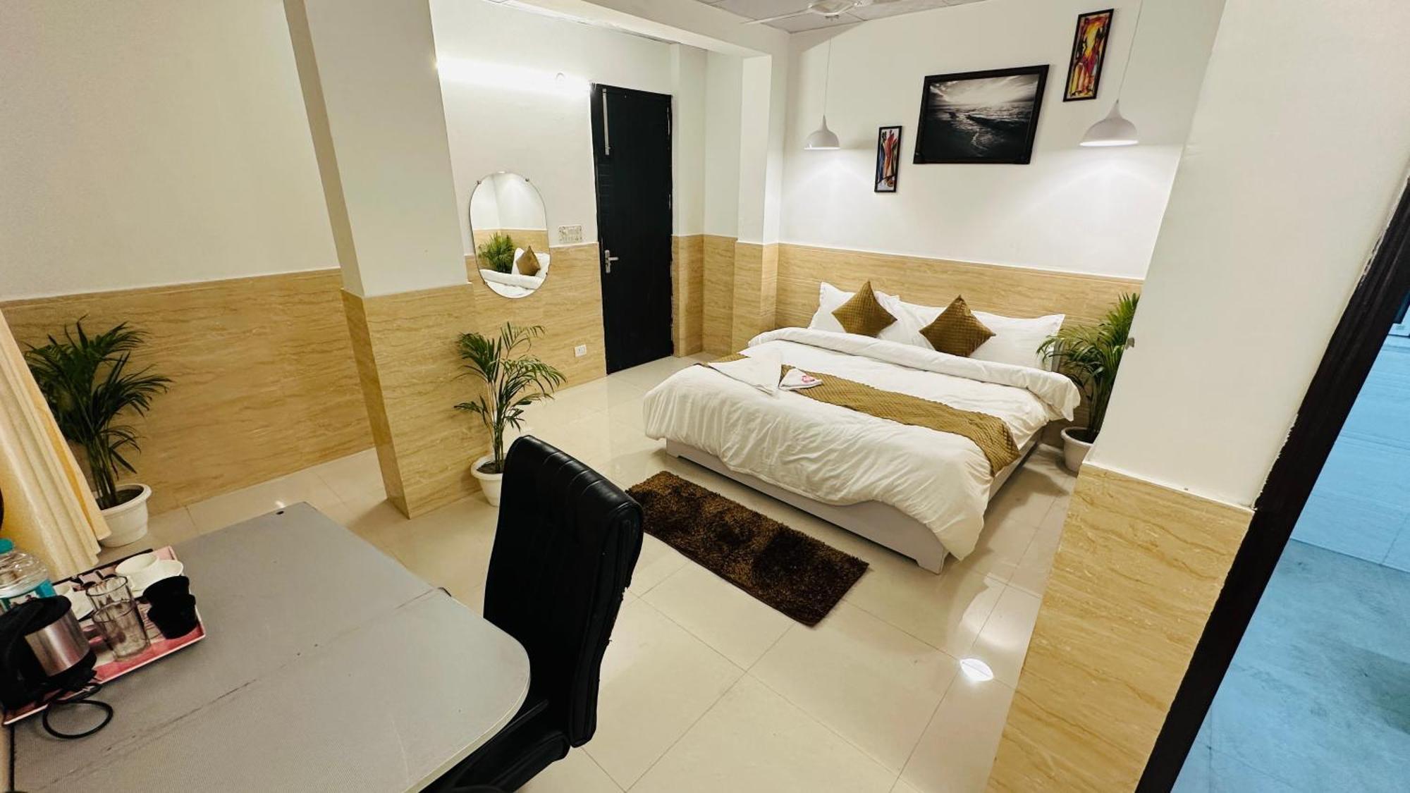 Hotel Relax In - Noida Sector 18 Dış mekan fotoğraf